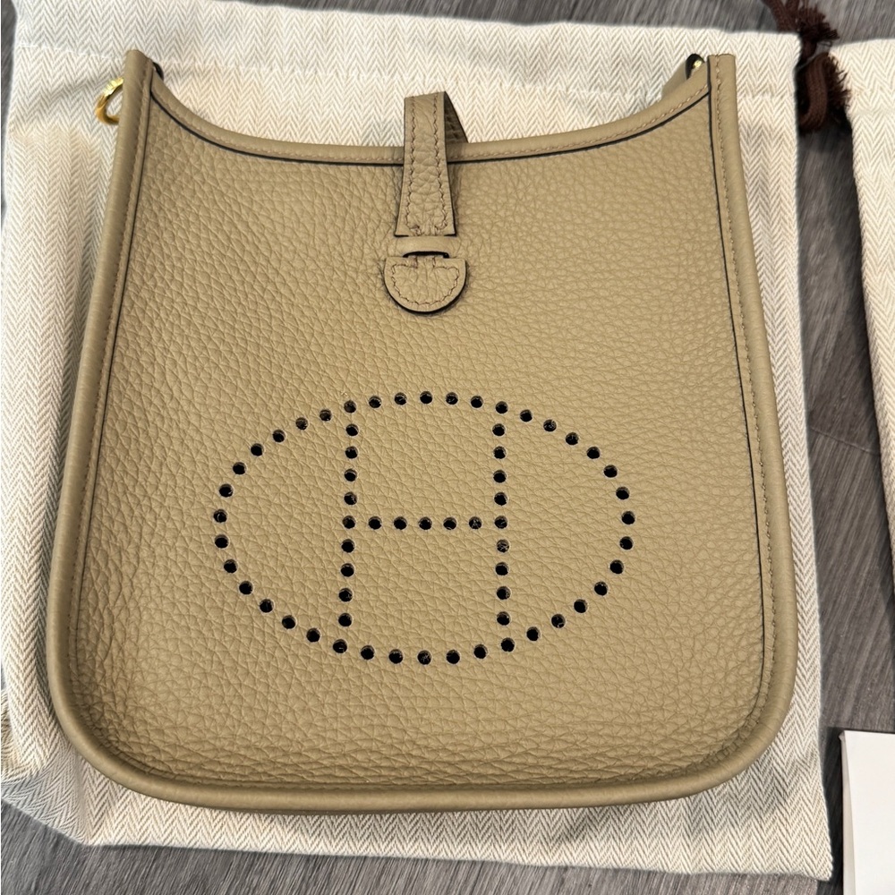 ❤️SOLD❤️Brand New Authentic TPM Mini Evelyn’s Beige Marfa Gold hardware - Picture 2 of 8